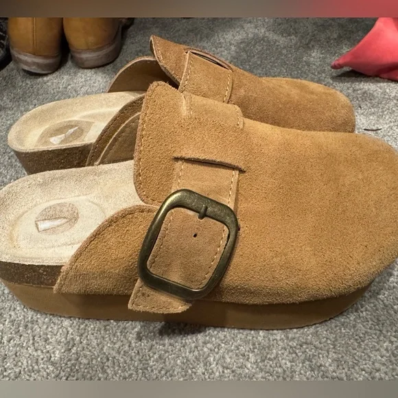 Chestnut Suede Platform Clogs size 6.5 - Picture 2 of 5